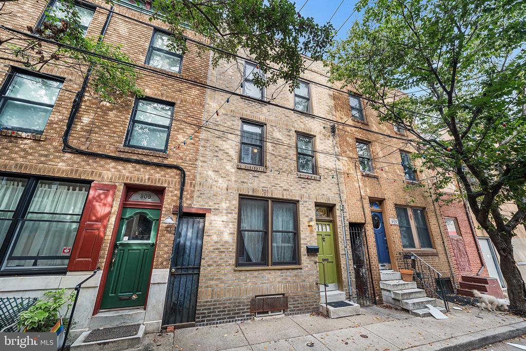 907 League St in Philadelphia, PA - Building Photo