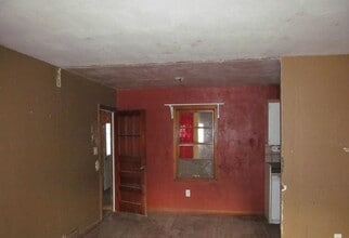 104 2nd Ave N in Holland, IA - Building Photo - Building Photo