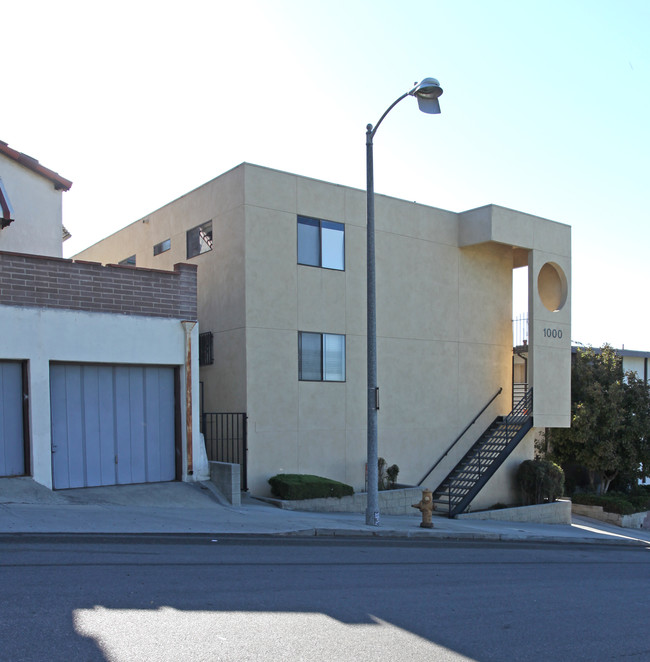 1000 Everett St in Los Angeles, CA - Foto de edificio - Building Photo