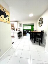 4215 NE Carroll Ct in Jensen Beach, FL - Foto de edificio - Building Photo