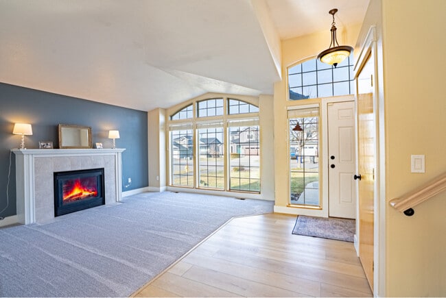 24104 E Maxwell Ave in Liberty Lake, WA - Foto de edificio - Building Photo