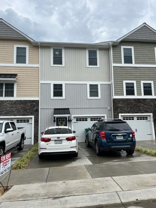 property at 1412 Palomino Trl