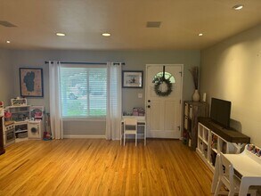 2124 Eric Rd in Carmichael, CA - Building Photo - Building Photo