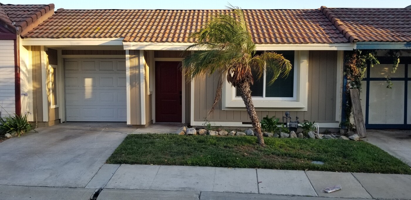 1804 Club Dr in Pomona, CA - Building Photo