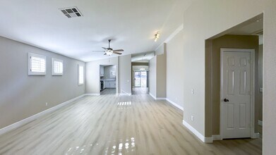 3275 Phantom Rock St in Las Vegas, NV - Building Photo - Building Photo