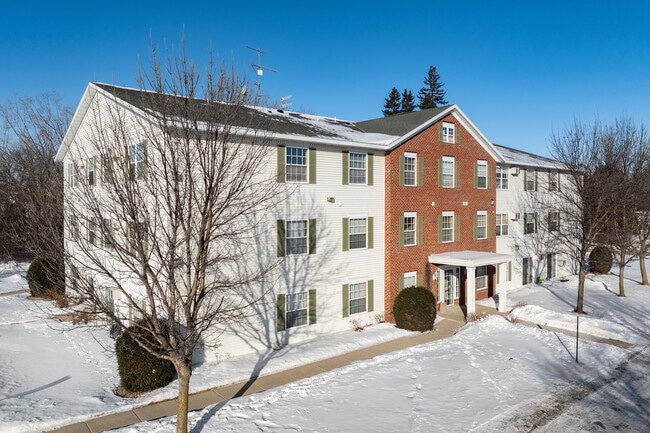 Colonial Court in Alexandria, MN - Building Photo - Building Photo