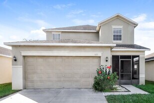 1121 Seminole Sky Dr in Ruskin, FL - Building Photo