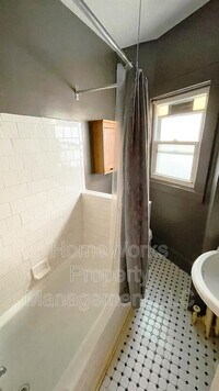 522 E 38th St photo'