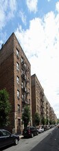10-20 Cooper St in New York, NY - Foto de edificio - Building Photo