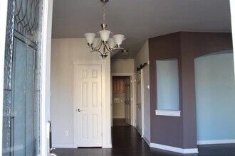 12800 Venice Ln in Austin, TX - Building Photo - Building Photo