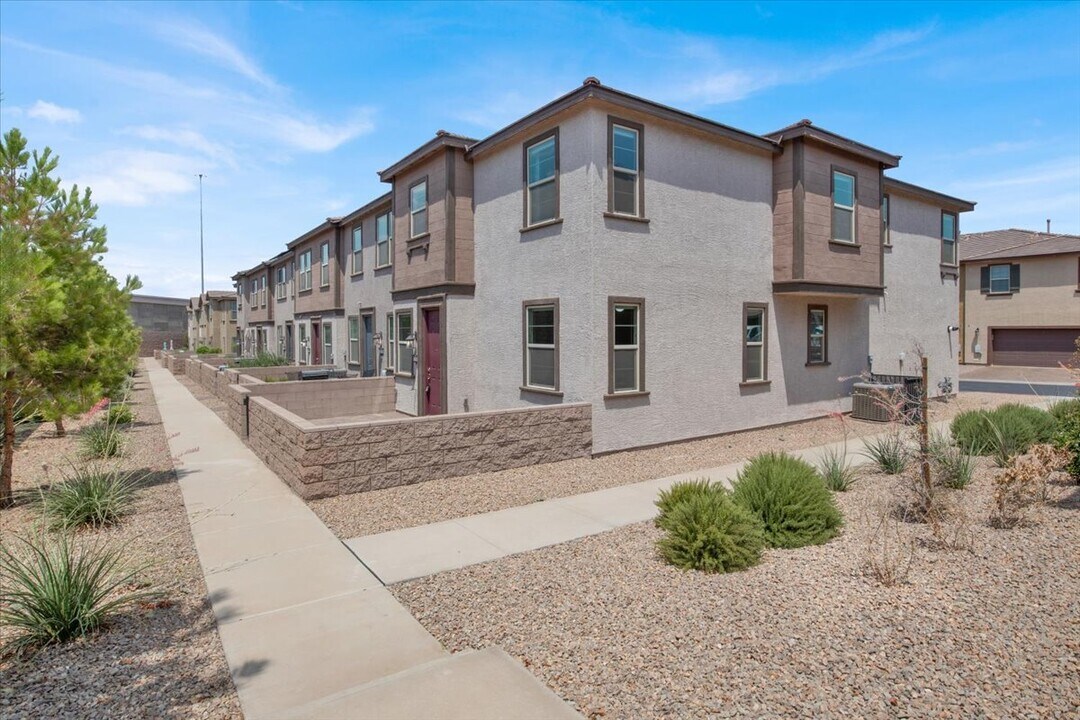 711 Sleeping City Ave in Henderson, NV - Building Photo