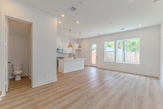 7707 Inwood Grv Ln in Houston, TX - Building Photo - Building Photo