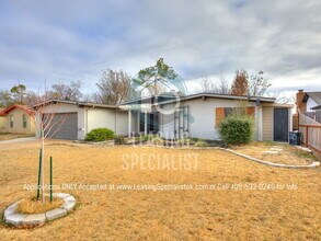 6216 N College St in Warr Acres, OK - Building Photo - Building Photo