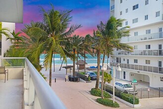 777 N Ocean Dr in Hollywood, FL - Building Photo - Building Photo