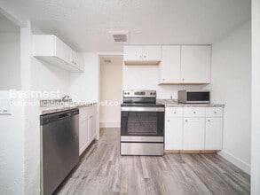 43406 SE N Bend Way, Unit 2 in North Bend, WA - Foto de edificio - Building Photo