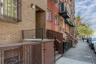 401 Berry St in Brooklyn, NY - Building Photo - Building Photo