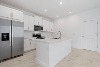 13076 Pergola Ave in Orlando, FL - Building Photo - Building Photo