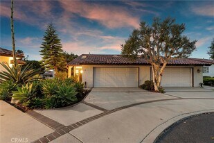 25 Ocean Crest Ct in Rancho Palos Verdes, CA - Building Photo