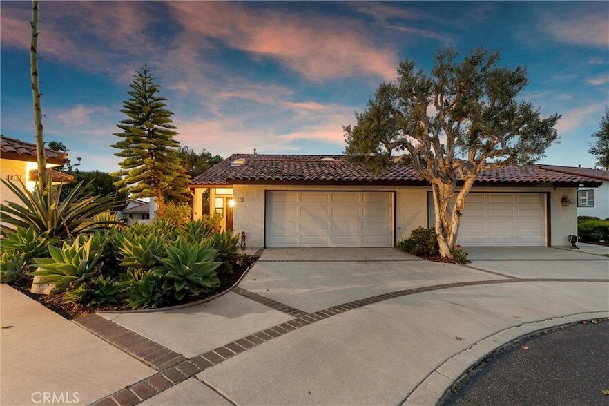 25 Ocean Crest Ct in Rancho Palos Verdes, CA - Building Photo