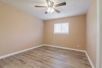 510 Alison St in Conroe, TX - Foto de edificio - Building Photo