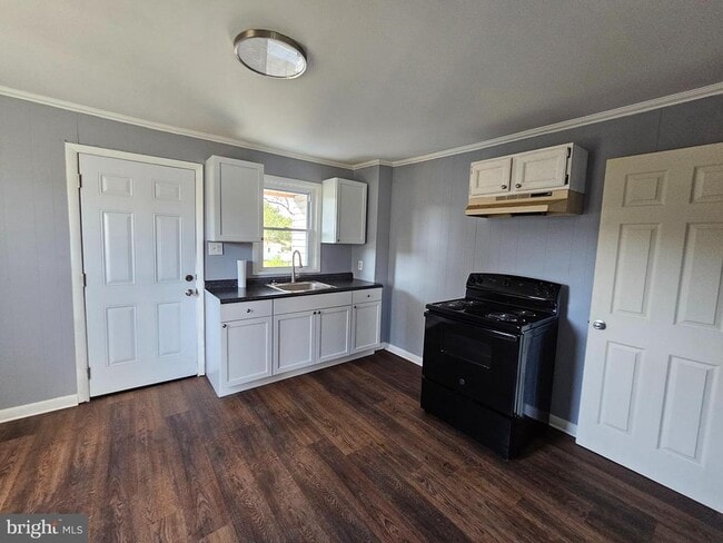 property at 917 N Queen St