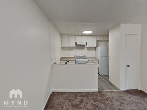 6290 Bancroft Ave in Oakland, CA - Building Photo - Building Photo