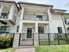 4654 NW 83rd Pky in Doral, FL - Building Photo