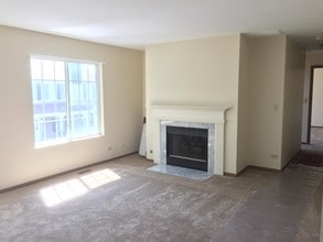 1216 Sandhurst Ln in South Elgin, IL - Building Photo - Building Photo