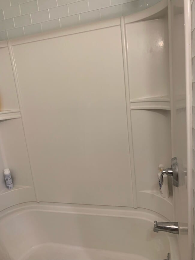 1 Town House Ln, Unit 2 in Acton, MA - Foto de edificio - Building Photo