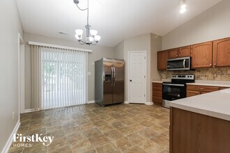 1016 Central Park Blvd W in Greenwood, IN - Foto de edificio - Building Photo