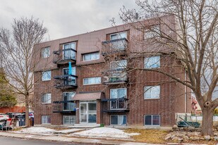 360 De Noirmoutier Rue in Laval, QC - Building Photo