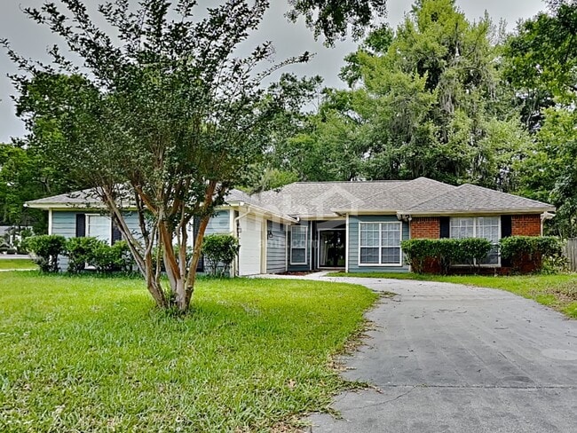 property at 102 Kathryns Ct