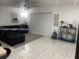 10379 N Kendall Dr in Miami, FL - Building Photo