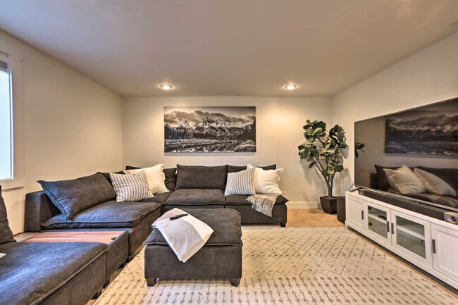 930 Canyon Ave in Idaho Falls, ID - Building Photo - Building Photo