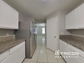 639 Regal Hollow Ln in Houston, TX - Building Photo - Building Photo