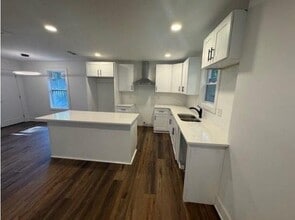 2069 W Woodberry Ave in East Point, GA - Building Photo - Building Photo