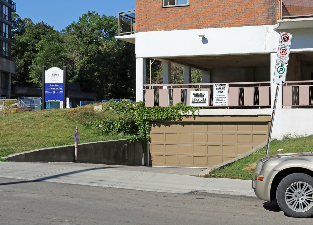 Charwal Apartments in Hamilton, ON - Building Photo