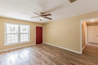 905 N Banks St in Caldwell, TX - Building Photo - Building Photo