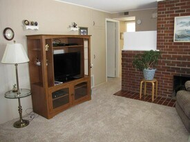 4215 N 100th St in Milwaukee, WI - Building Photo