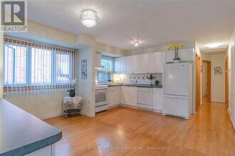 25 Darlington Dr in Hamilton, ON - Building Photo - Building Photo