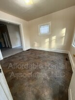 1240 W Washington St in Milwaukee, WI - Building Photo