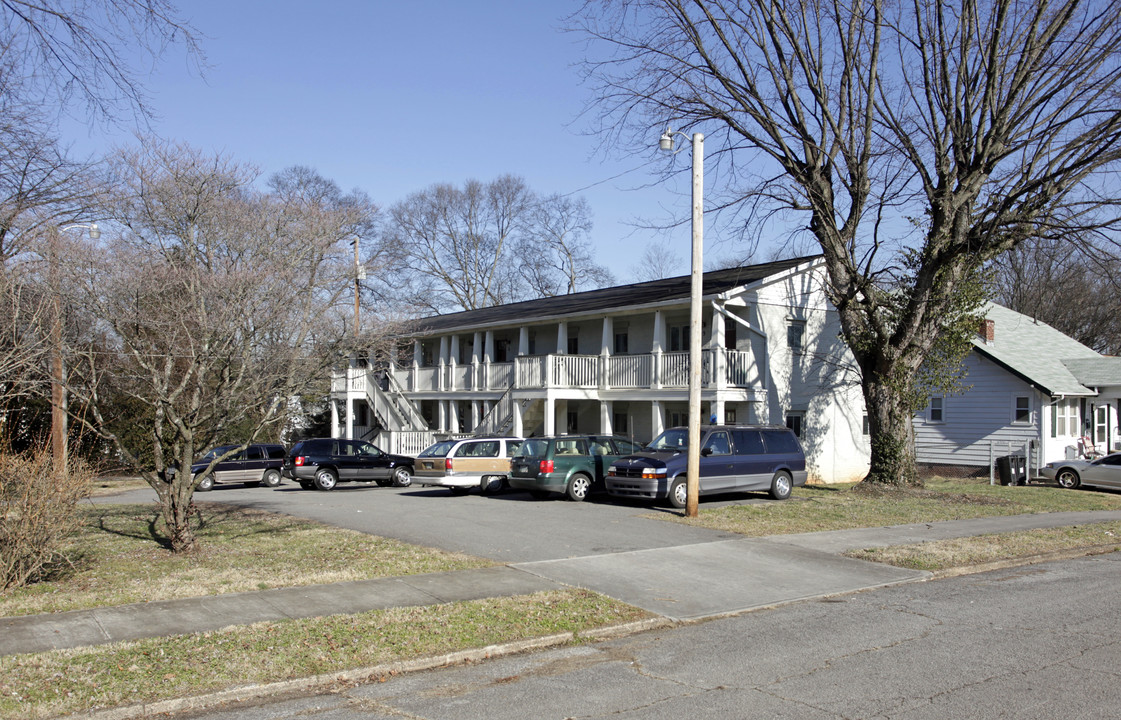 Luttrell Apartments in Knoxville, TN - Building Photo