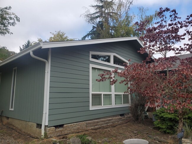 property at 826 SE Sharon Ave