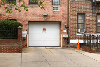 Harrison House in Brooklyn, NY - Foto de edificio - Building Photo