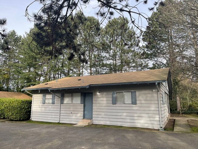 8797 116th Ave NE in Kirkland, WA - Building Photo - Building Photo