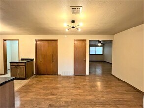 1037 SW 103rd St in Oklahoma City, OK - Building Photo - Building Photo