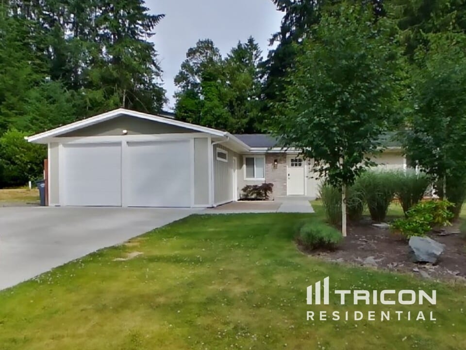 4911 64th Ave W in Tacoma, WA - Building Photo