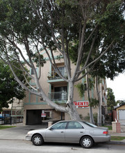 1025 Cherry Ave in Long Beach, CA - Building Photo - Building Photo