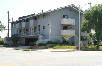 1402 W Victory Blvd in Burbank, CA - Building Photo - Building Photo