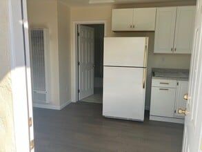 574 Yosemite Way in Salinas, CA - Foto de edificio - Building Photo